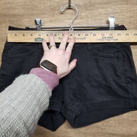 Arizona Jeans Shorts Womans Size 6 Black Distressed Low Rise - Picture 7 of 9